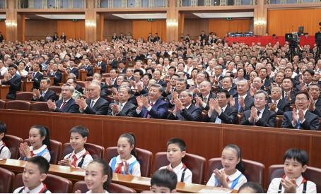 纪念中国人民抗日战争暨世界反法西斯战争胜利80周年文艺晚会《正义必胜》在京隆重举行习近平等出席观看