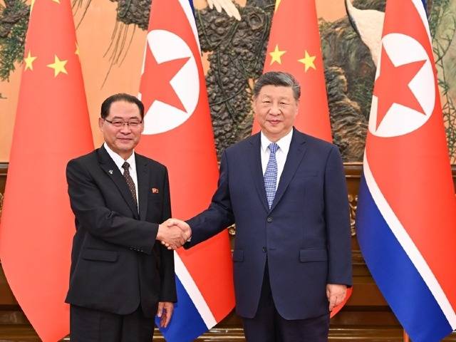 习近平会见朝鲜内阁总理朴泰成