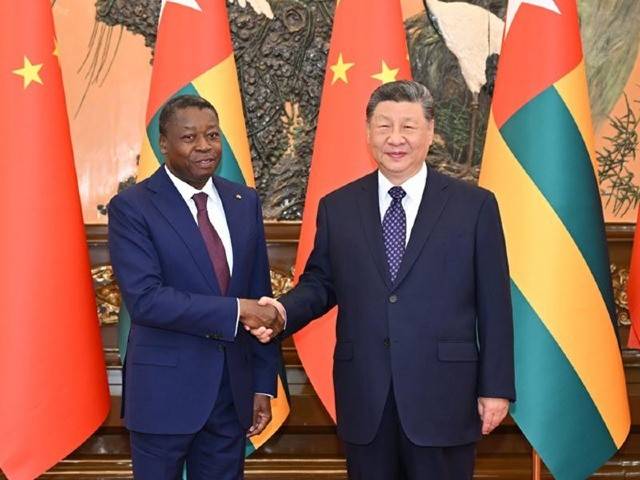 习近平会见多哥部长会议主席福雷