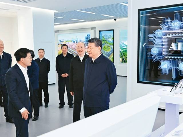 习近平：前瞻布局和发展未来产业