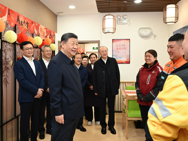 习近平亲切慰问快递小哥