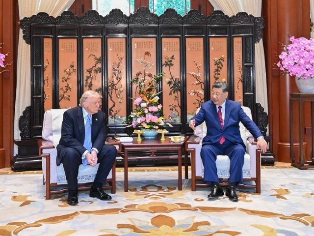 习近平同美国总统特朗普在中南海小范围会晤