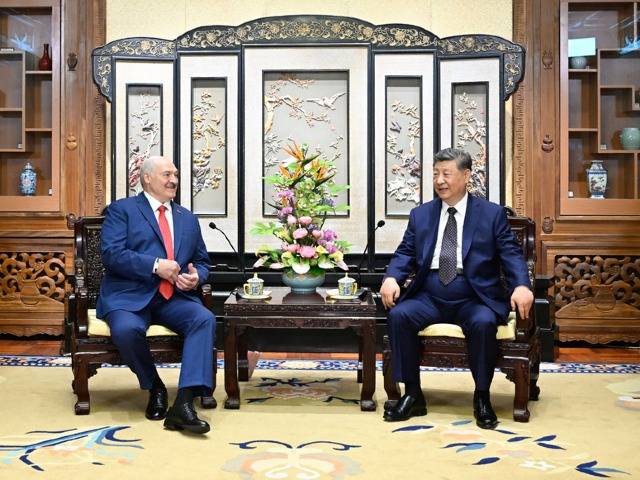 习近平会见白俄罗斯总统卢卡申科