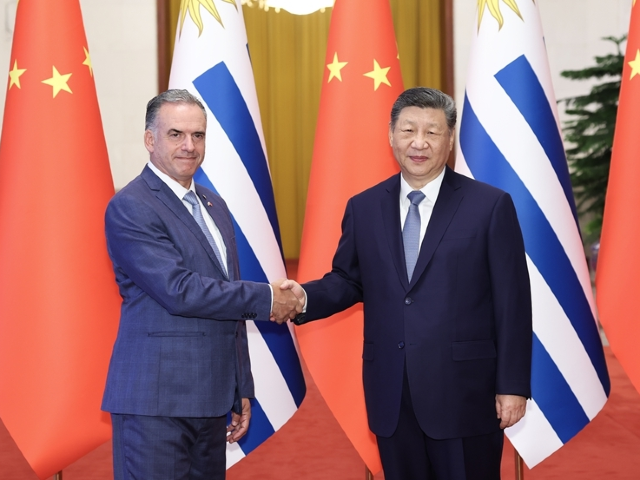 习近平同乌拉圭总统奥尔西举行会谈