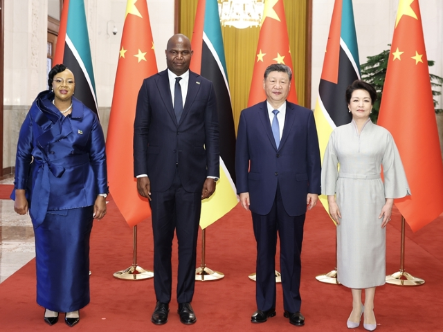 习近平同莫桑比克总统查波会谈
