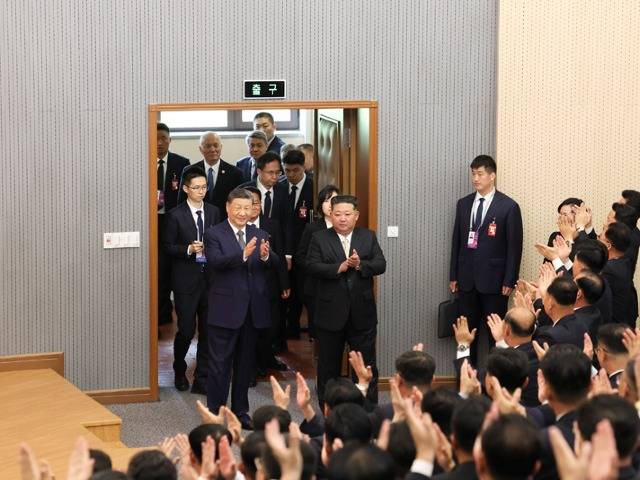 习近平参访朝鲜劳动党中央干部学校