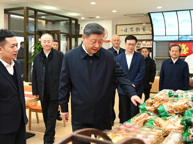 习近平春节前夕在北京看望慰问基层干部群众