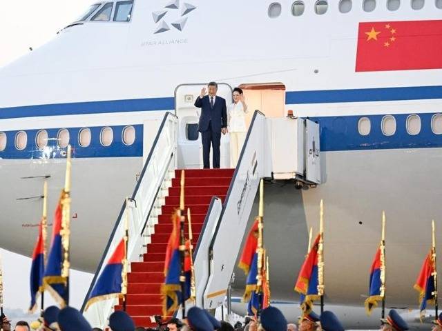 习近平抵达开罗对埃及进行国事访问
