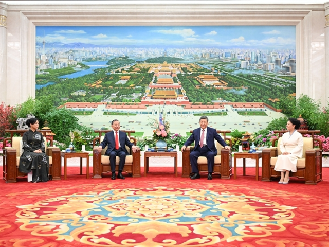 习近平夫妇同苏林夫妇亲切话别