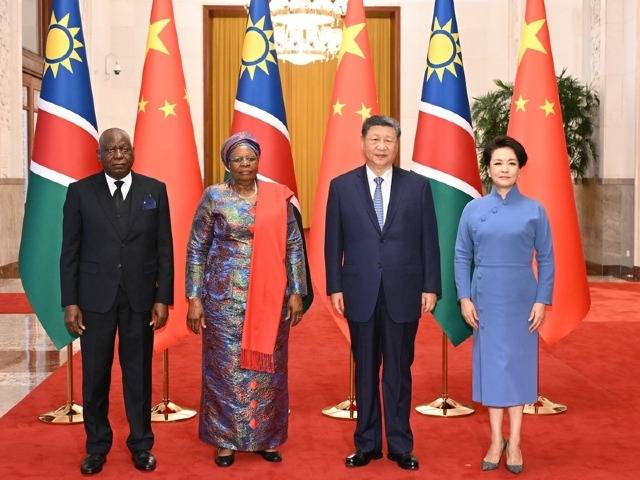 习近平同纳米比亚总统恩代特瓦会谈