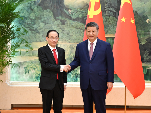 习近平会见越共中央总书记特使黎怀忠