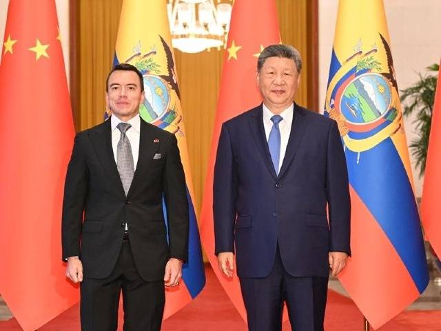 习近平同厄瓜多尔总统诺沃亚会谈