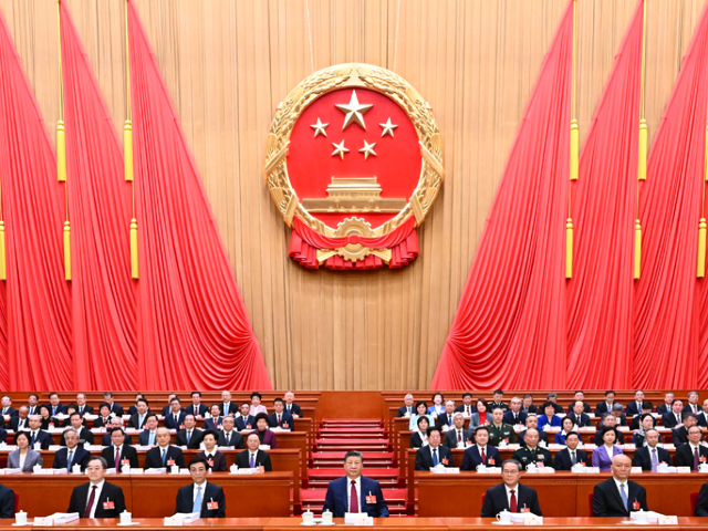 十四届全国人大四次会议开幕 习近平等在主席台就座