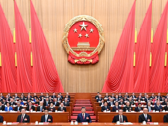 十四届全国人大四次会议在京闭幕