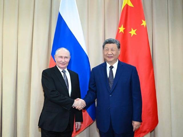 习近平会见俄罗斯总统普京
