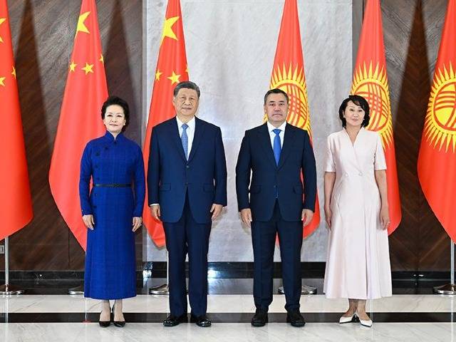 习近平同吉尔吉斯斯坦总统扎帕罗夫会谈