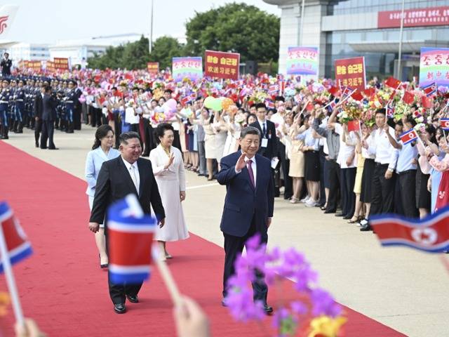 习近平出席金正恩举行的欢送仪式