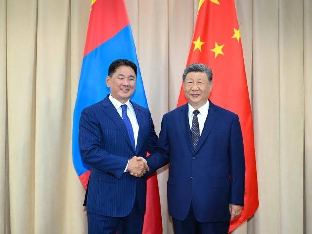 习近平会见蒙古国总统呼日勒苏赫