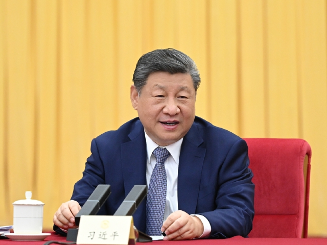 习近平看望参加政协会议的农工党九三学社医药卫生界社会福利和社会保障界委员